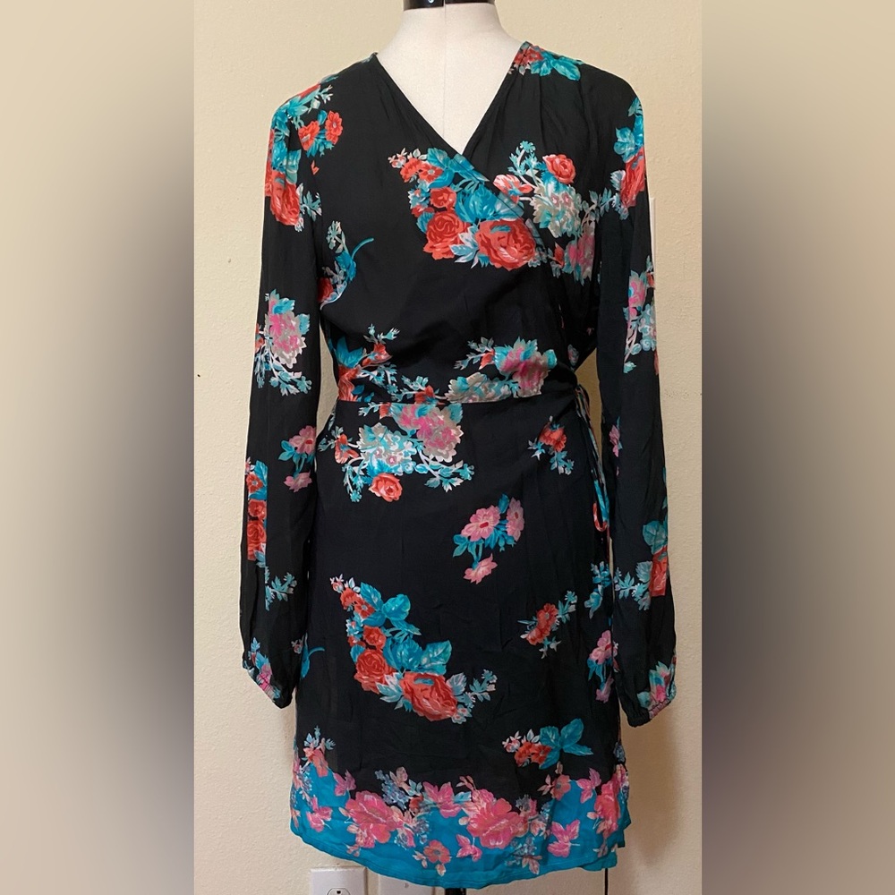 NWOT Women’s Floral Print Long Sleeve Wrap Dress